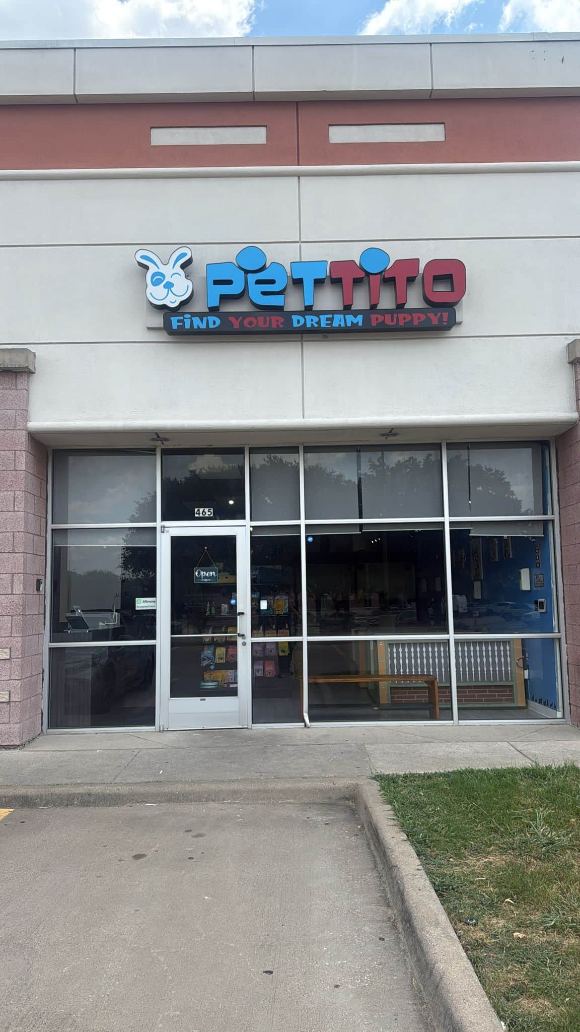 Pettito Plano storefront