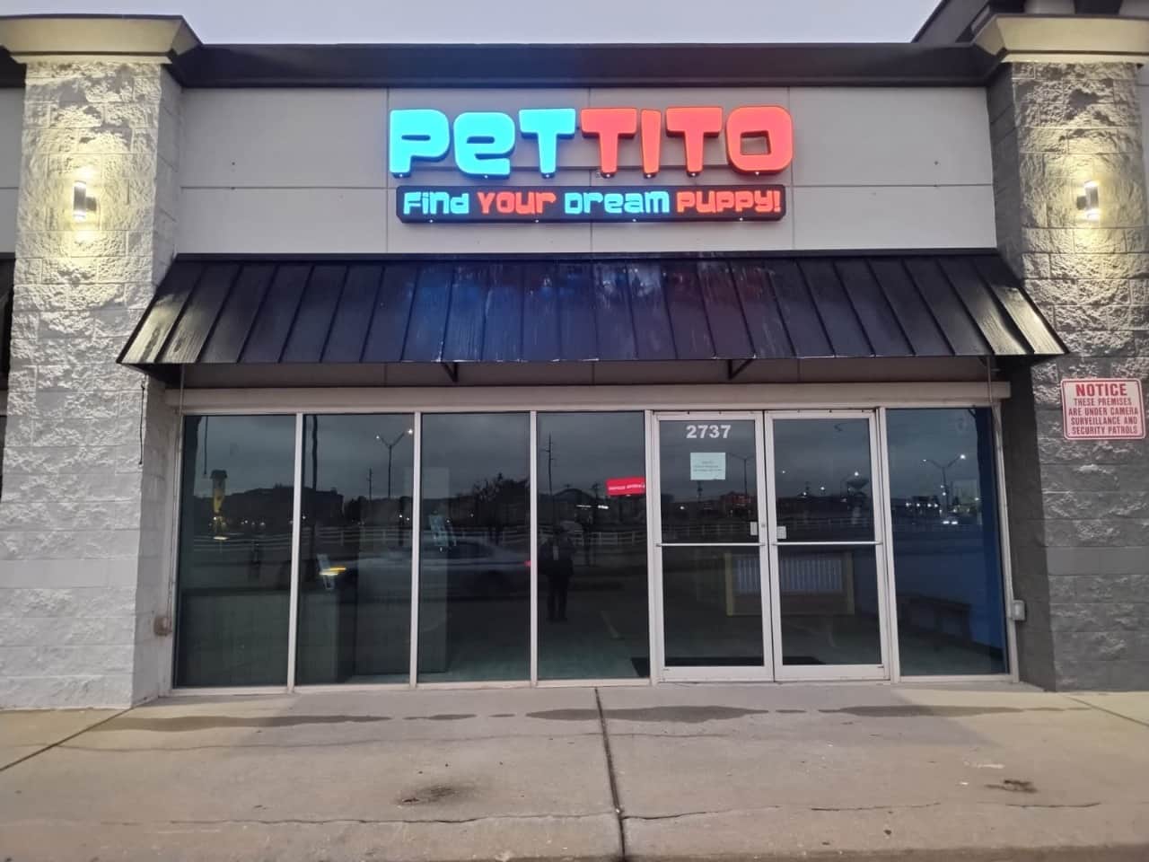Pettito Moore storefront